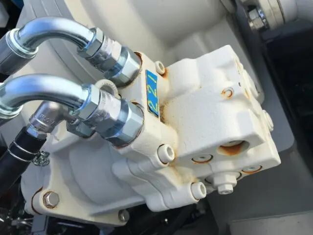 日野レンジャーミキサー車（コンクリートミキサー）増トン（6t・8t）[写真22]