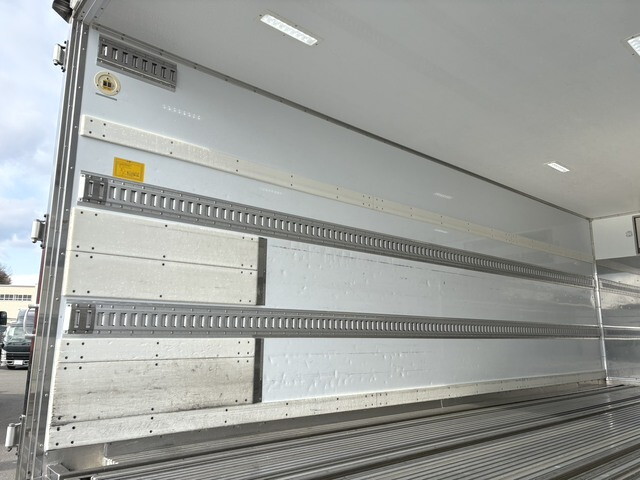 いすゞフォワード冷凍車（冷蔵車）増トン（6t・8t）[写真12]