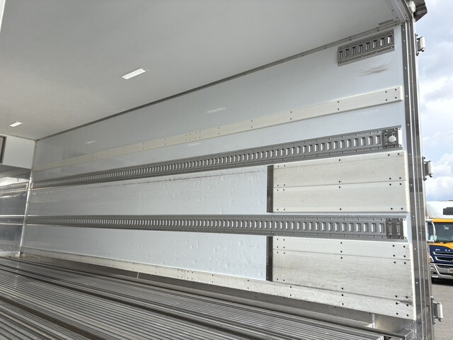 いすゞフォワード冷凍車（冷蔵車）増トン（6t・8t）[写真13]