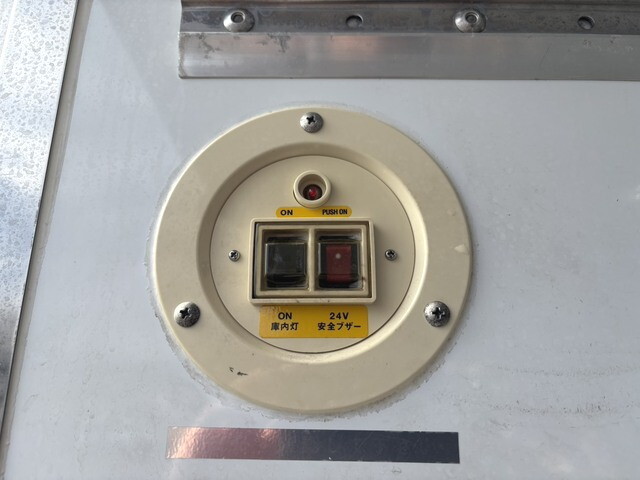 いすゞフォワード冷凍車（冷蔵車）増トン（6t・8t）[写真15]