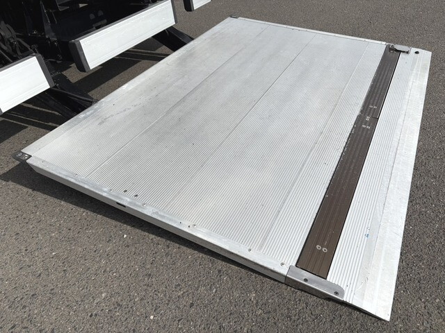 日野デュトロ保冷バン小型（2t・3t）[写真10]