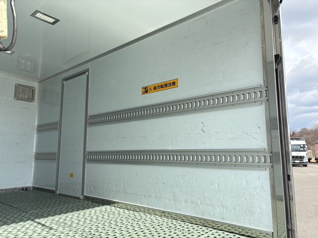 日野デュトロ保冷バン小型（2t・3t）[写真14]