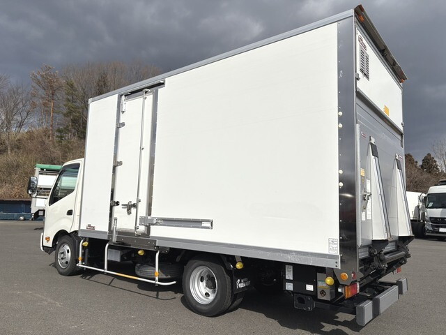 日野デュトロ保冷バン小型（2t・3t）[写真02]