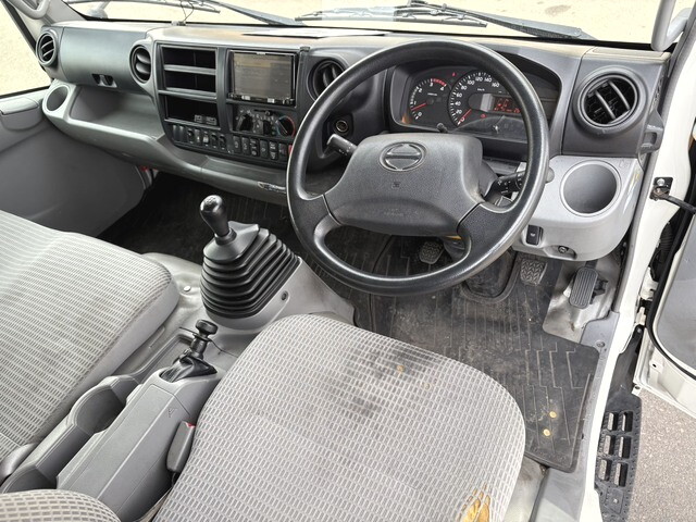 日野デュトロ保冷バン小型（2t・3t）[写真30]