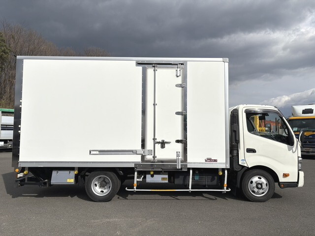 日野デュトロ保冷バン小型（2t・3t）[写真05]