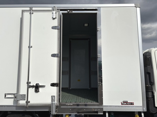 日野デュトロ保冷バン小型（2t・3t）[写真07]