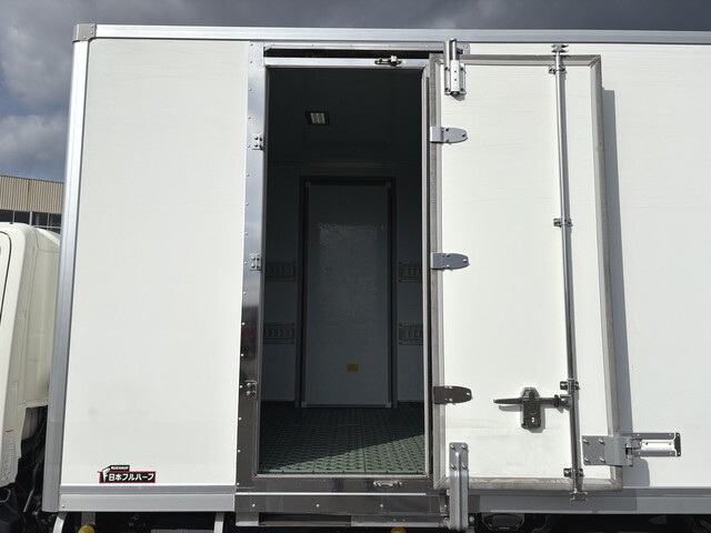日野デュトロ保冷バン小型（2t・3t）[写真08]