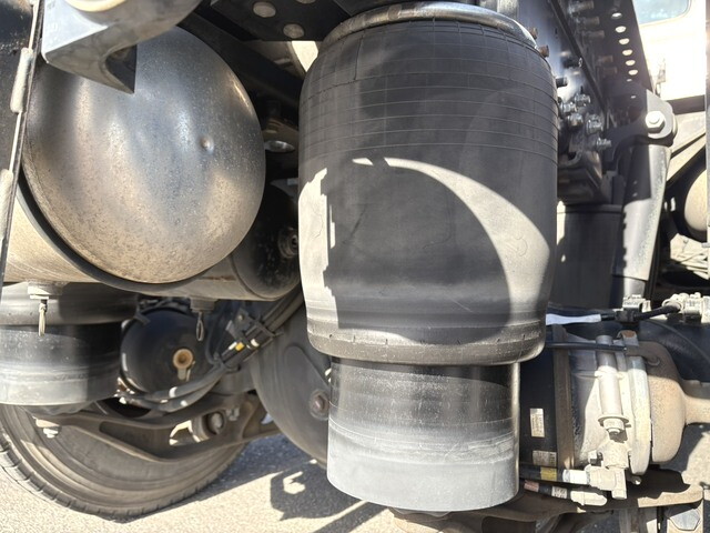 日野プロフィアトレーラーヘッド（トラクターヘッド）大型（10t）[写真23]