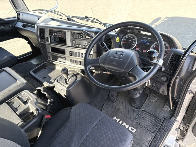 日野プロフィアトレーラーヘッド（トラクターヘッド）大型（10t）[写真32]