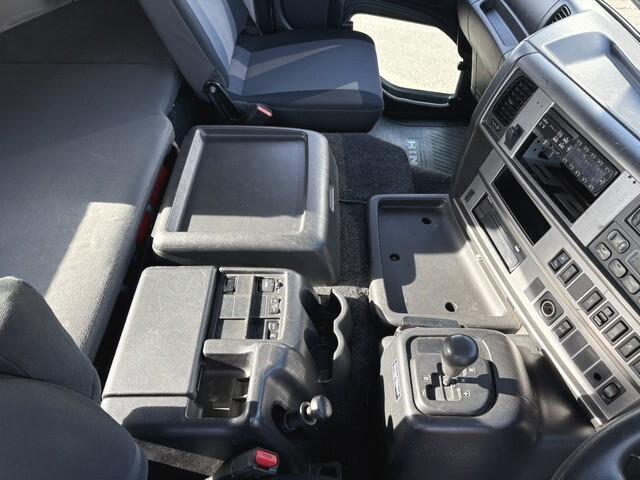 日野プロフィアトレーラーヘッド（トラクターヘッド）大型（10t）[写真33]