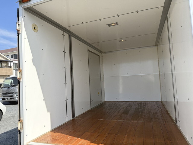 いすゞエルフパネルバン小型（2t・3t）[写真10]