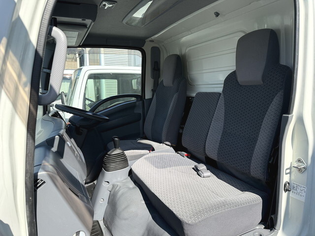 いすゞエルフパネルバン小型（2t・3t）[写真39]