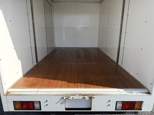 いすゞエルフパネルバン小型（2t・3t）[写真09]