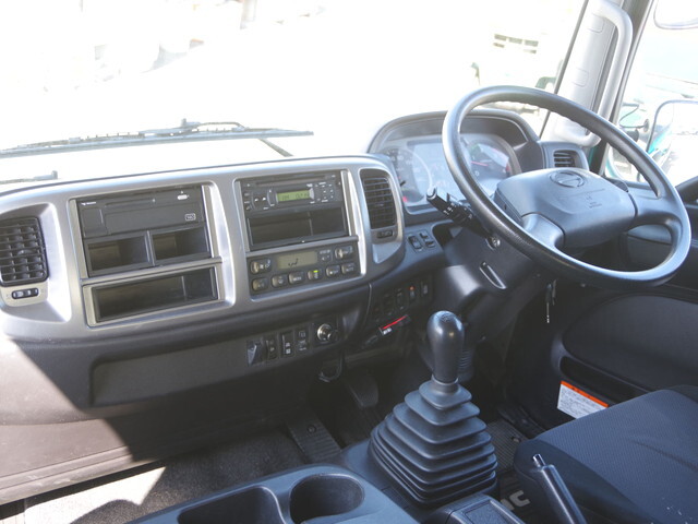 日野レンジャーコンテナ専用車増トン（6t・8t）[写真28]