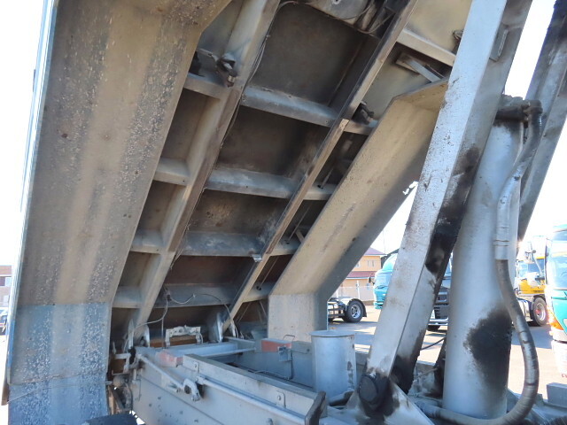 いすゞギガダンプ大型（10t）[写真34]