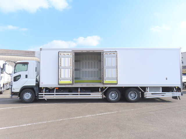 いすゞギガ冷凍車（冷蔵車）大型（10t）[写真28]