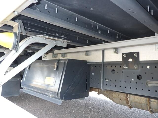 いすゞフォワードアルミウイング中型（4t）[写真15]