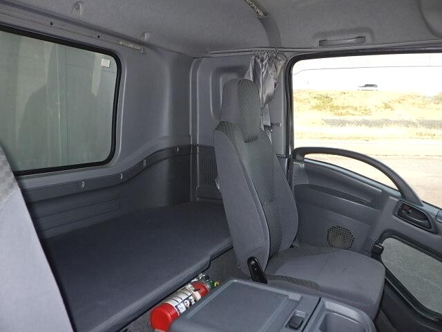 いすゞフォワードアルミウイング中型（4t）[写真23]