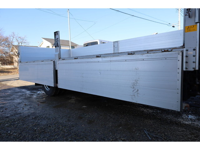 いすゞフォワードアルミブロック中型（4t）[写真11]