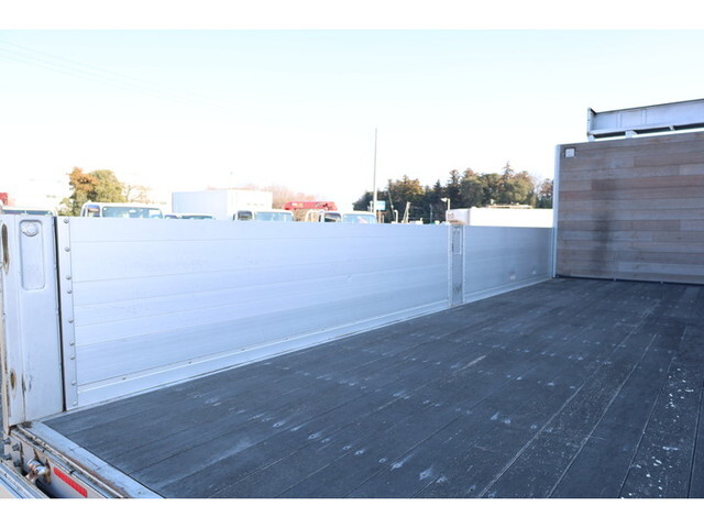 いすゞフォワードアルミブロック中型（4t）[写真17]