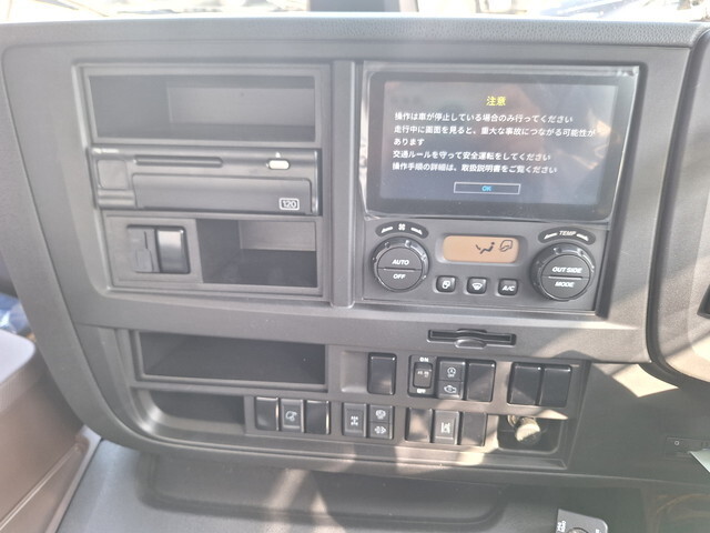 いすゞギガダンプ大型（10t）[写真10]