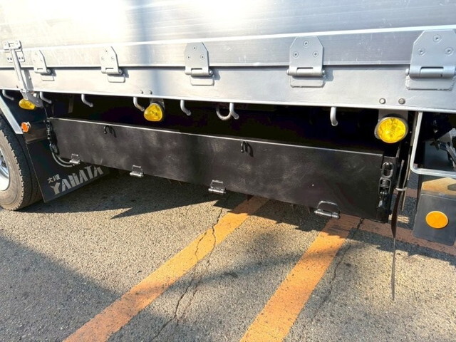 UDトラックスクオンアルミブロック大型（10t）[写真11]