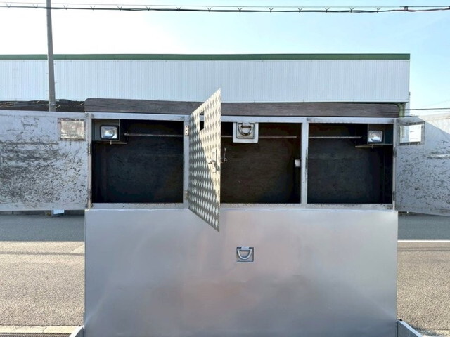 UDトラックスクオンアルミブロック大型（10t）[写真12]