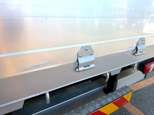 UDトラックスクオンアルミブロック大型（10t）[写真16]