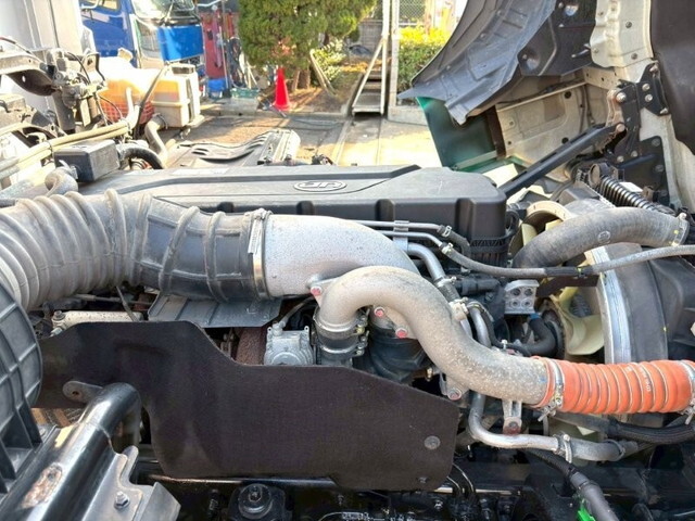 UDトラックスクオンアルミブロック大型（10t）[写真18]