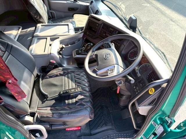 UDトラックスクオンアルミブロック大型（10t）[写真23]