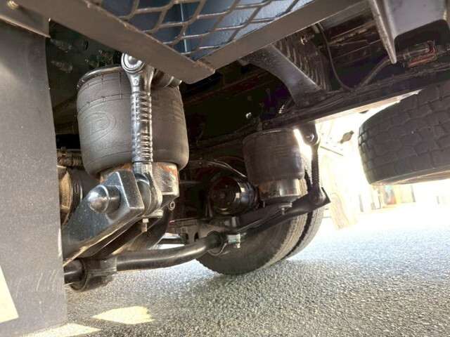 UDトラックスクオンアルミブロック大型（10t）[写真06]