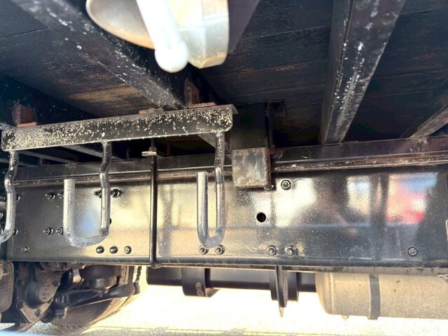 UDトラックスクオンアルミブロック大型（10t）[写真09]