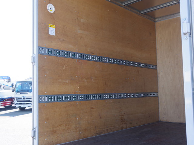 三菱ふそうキャンターアルミバン小型（2t・3t）[写真12]