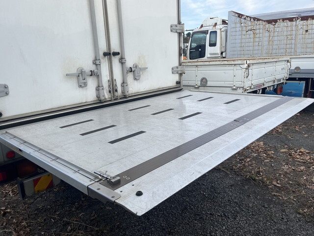 いすゞフォワード冷凍車（冷蔵車）増トン（6t・8t）[写真08]