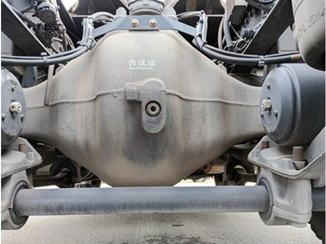 UDトラックスクオントレーラーヘッド（トラクターヘッド）大型（10t）[写真10]