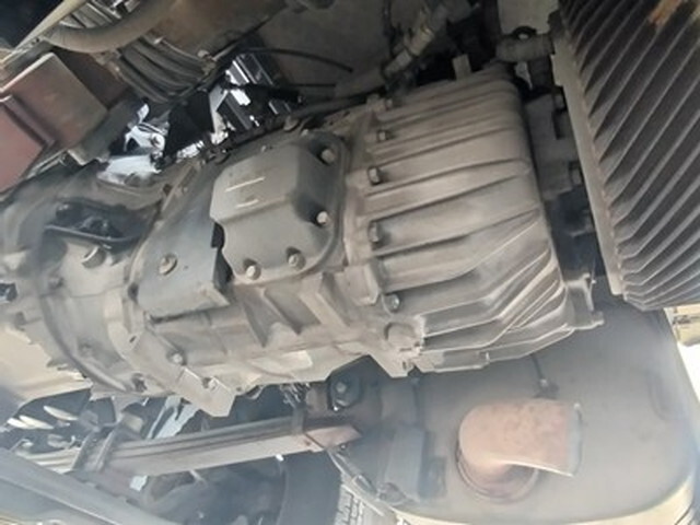 UDトラックスクオントレーラーヘッド（トラクターヘッド）大型（10t）[写真11]