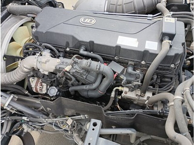 UDトラックスクオントレーラーヘッド（トラクターヘッド）大型（10t）[写真13]