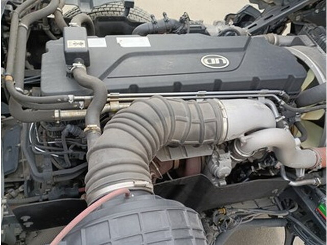 UDトラックスクオントレーラーヘッド（トラクターヘッド）大型（10t）[写真14]