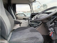 UDトラックスクオントレーラーヘッド（トラクターヘッド）大型（10t）[写真18]