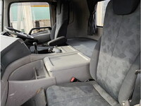 UDトラックスクオントレーラーヘッド（トラクターヘッド）大型（10t）[写真19]