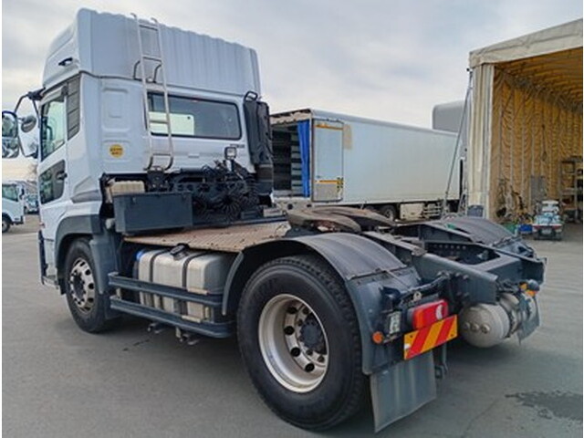 UDトラックスクオントレーラーヘッド（トラクターヘッド）大型（10t）[写真02]