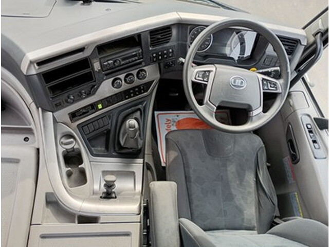 UDトラックスクオントレーラーヘッド（トラクターヘッド）大型（10t）[写真20]