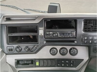 UDトラックスクオントレーラーヘッド（トラクターヘッド）大型（10t）[写真23]