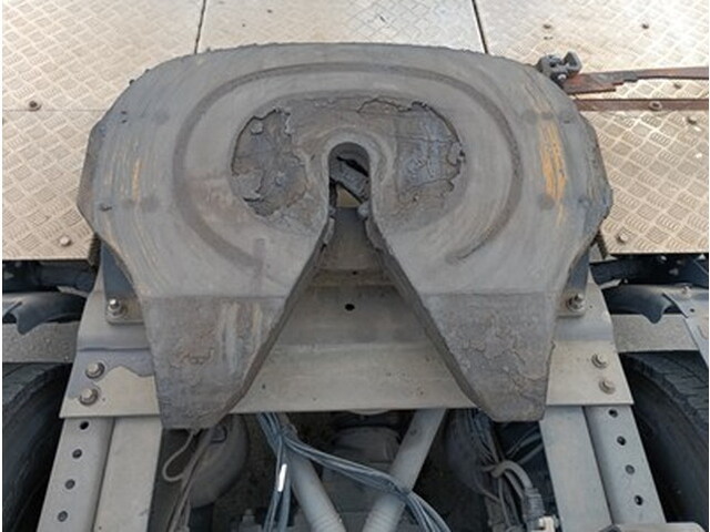 UDトラックスクオントレーラーヘッド（トラクターヘッド）大型（10t）[写真06]