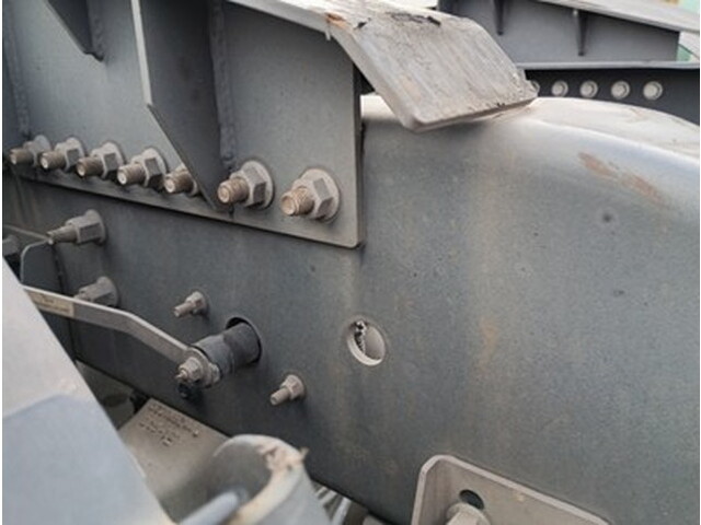 UDトラックスクオントレーラーヘッド（トラクターヘッド）大型（10t）[写真08]