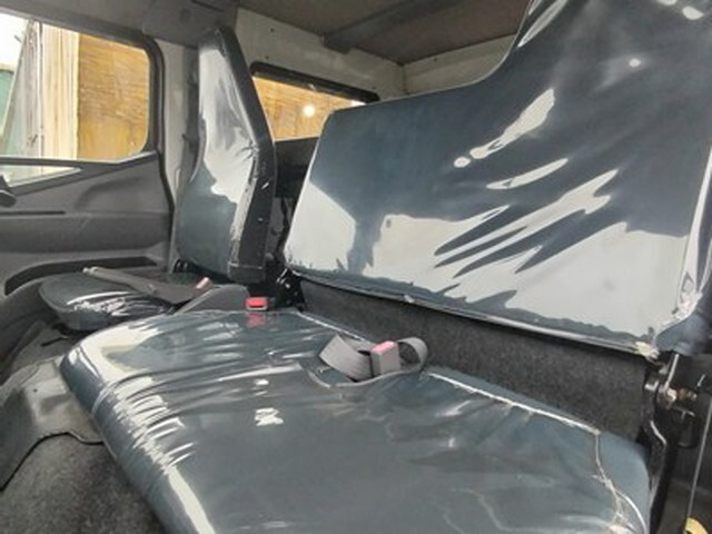 三菱ふそうキャンターダブルキャブ（Wキャブ）小型（2t・3t）[写真21]