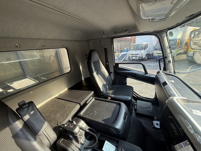 三菱ふそうファイターアルミウイング中型（4t）[写真24]