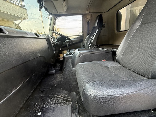 三菱ふそうファイターアルミウイング中型（4t）[写真38]