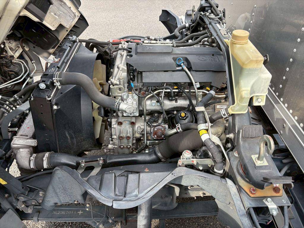 三菱ふそうキャンターアルミバン小型（2t・3t）[写真15]