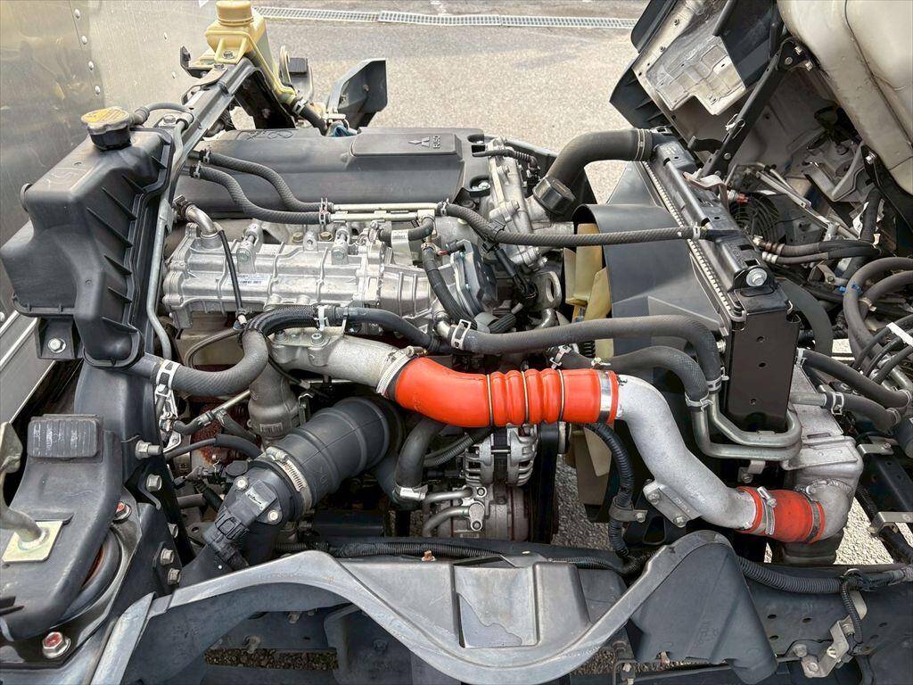 三菱ふそうキャンターアルミバン小型（2t・3t）[写真16]